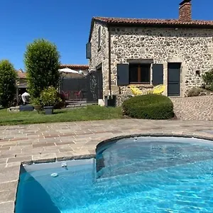 Hébergement de vacances Domaine Des Pierres D Auvergne, Flat
